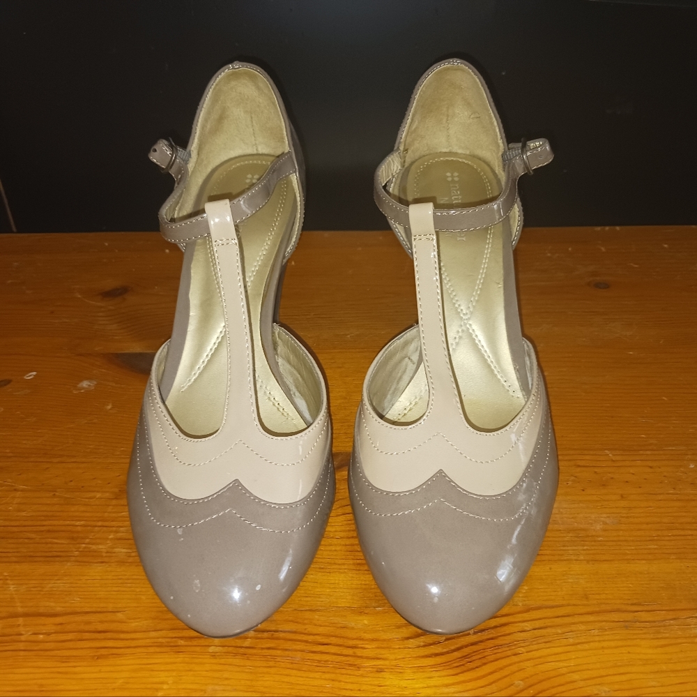 Womens Naturalizer Mary Jane style Pumps